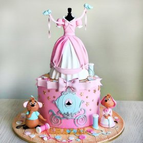کیک فوندانت فانتزی جشن تولد دخترانه با تم کارتون سیندرلا