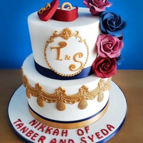 کیک دو طبقه زیبای جشن نامزدی با تزیین فوندانت حلقه نامزدی