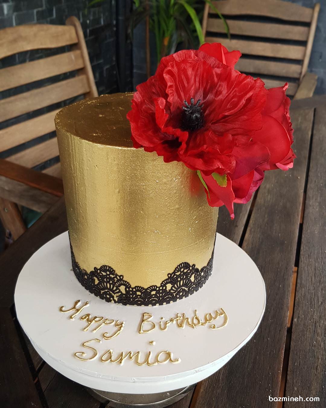 مینی کیک جشن تولد دخترانه با تم طلایی تزیین شده با گل