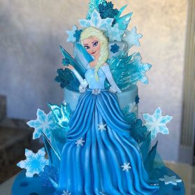 کیک فوندانت جشن تولد دخترانه با تم پرنسس فروزن (Princess Frozen)