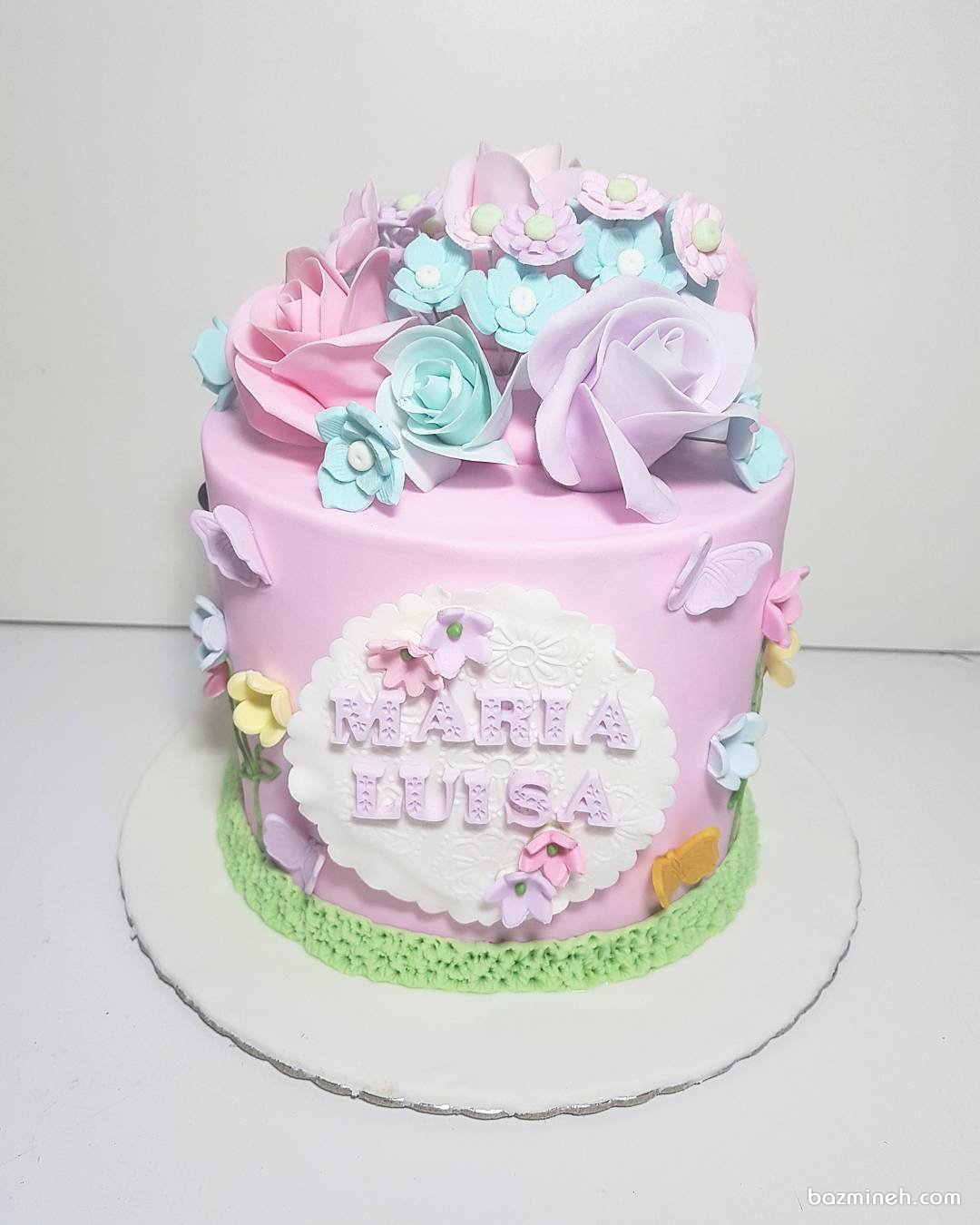 مینی کیک فانتزی جشن تولد دخترانه تزیین شده با گل های فوندانت