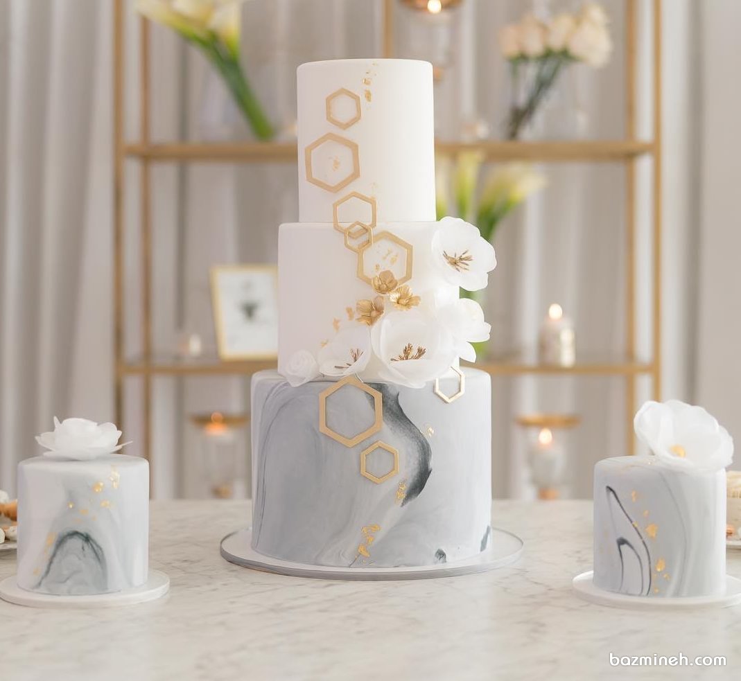 کیک و مینی کیک های ساده و شیک جشن نامزدی یا تولد با تم سفید طوسی طلایی