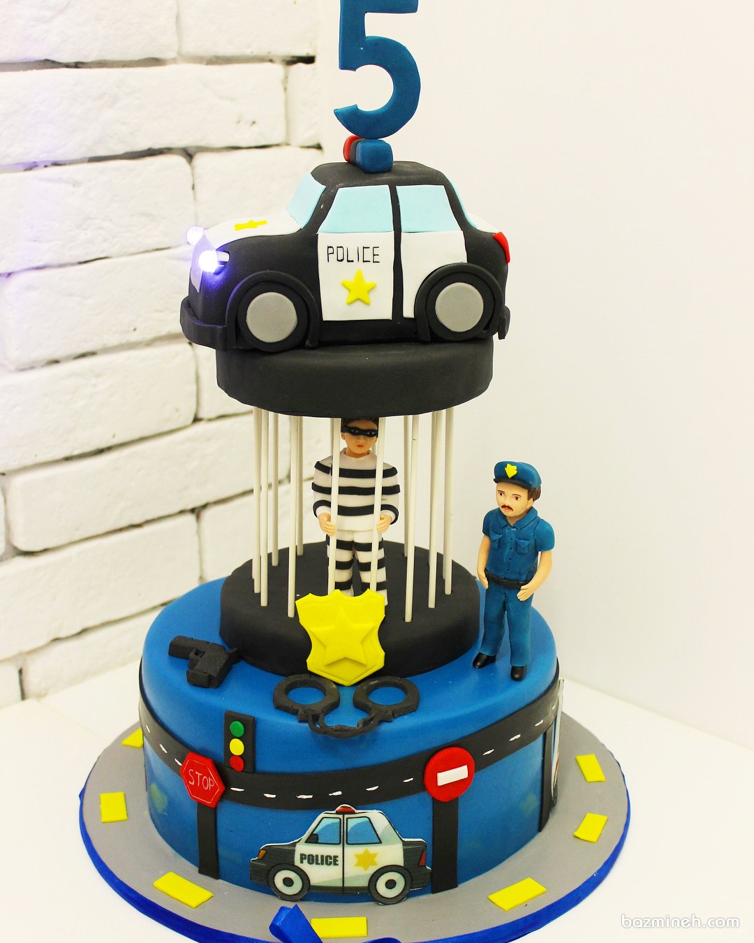 کیک فوندانت جشن تولد پسرانه با تم دزد و پلیس