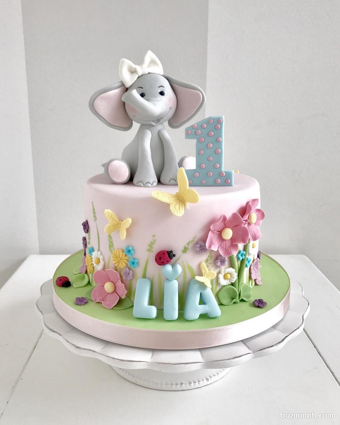 کیک فوندانت فانتزی جشن تولد کودک با تم فیل کوچولو