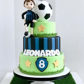 کیک فوندانت جشن تولد پسرانه با تم فوتبالی (تم اینترمیلان)