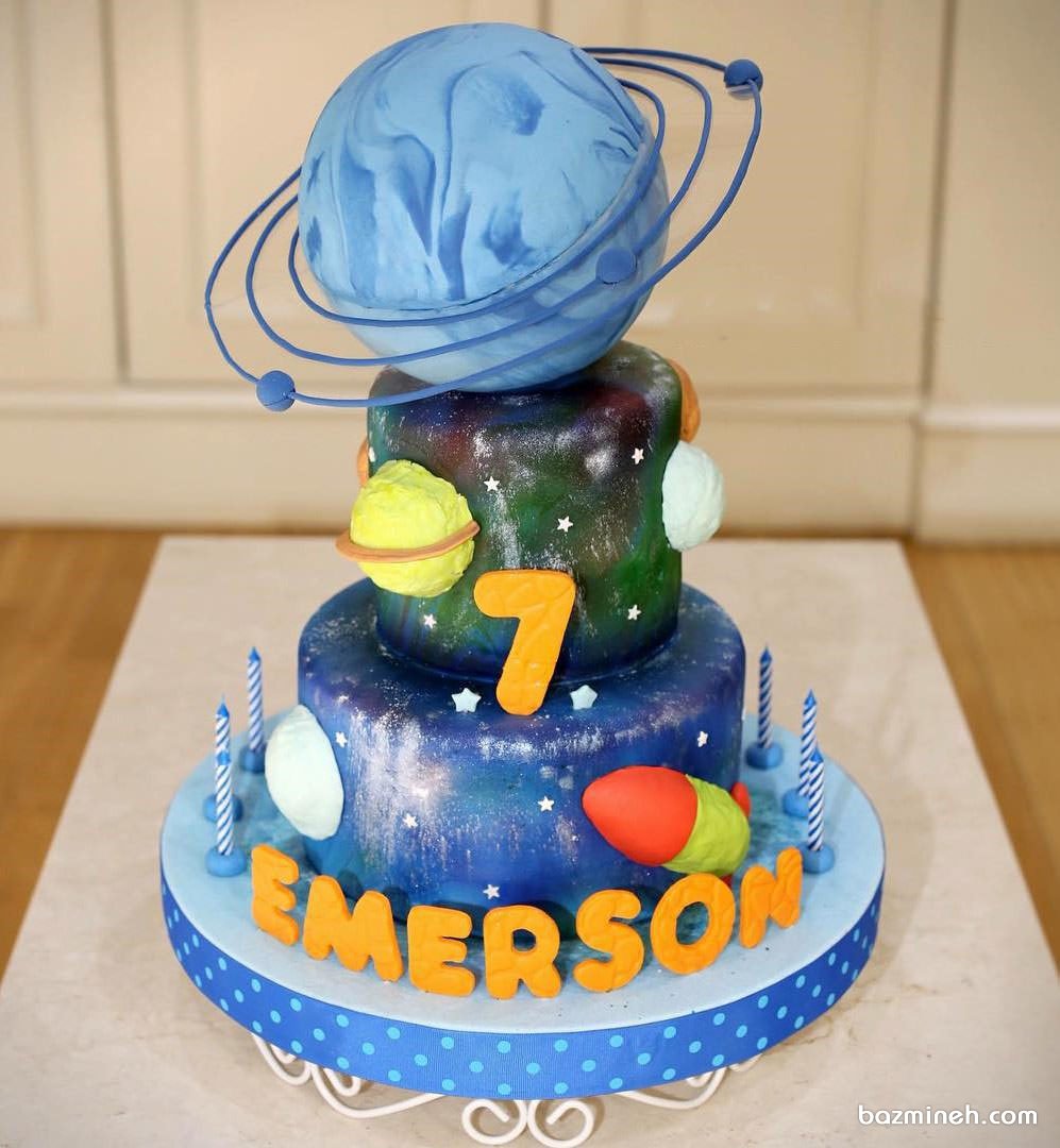 کیک دو طبقه فوندانت جشن تولد پسرانه با تم فضایی (Space)