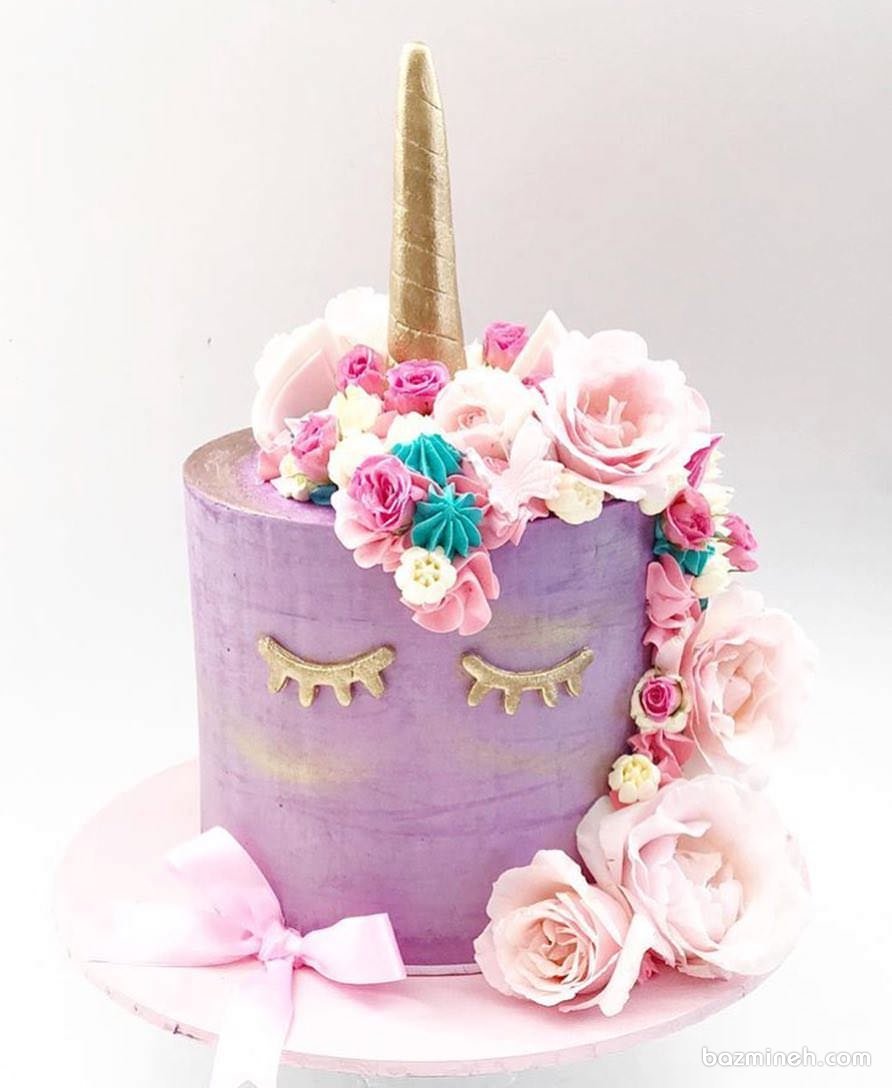کیک رویایی جشن تولد دخترانه با تم یونیکورن (اسب تک شاخ) تزیین شده با گل های رز طبیعی