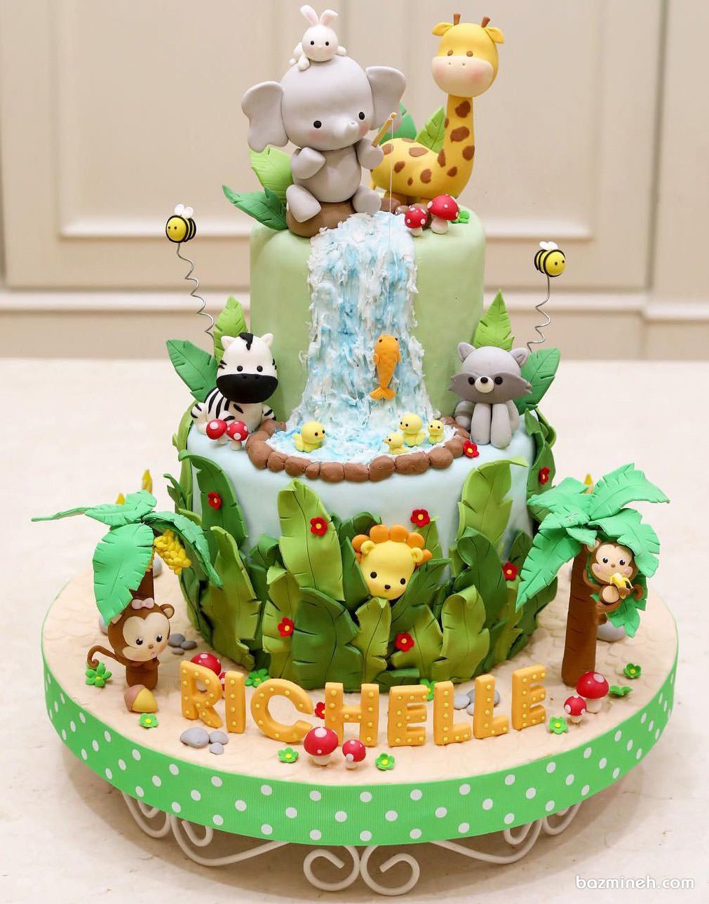 کیک فانتزی فوندانت جشن تولد کودک با تم حیوانات جنگل