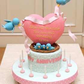 کیک رمانتیک جشن سالگرد ازدواج با تم پرنده های عاشق