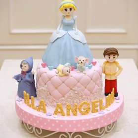 مینی کیک فانتزی جشن تولد دخترونه با تم سیندرلا 