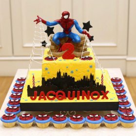 کیک فوندانت جشن تولد پسرانه با تم مرد عنکبوتی (Spider Man)
