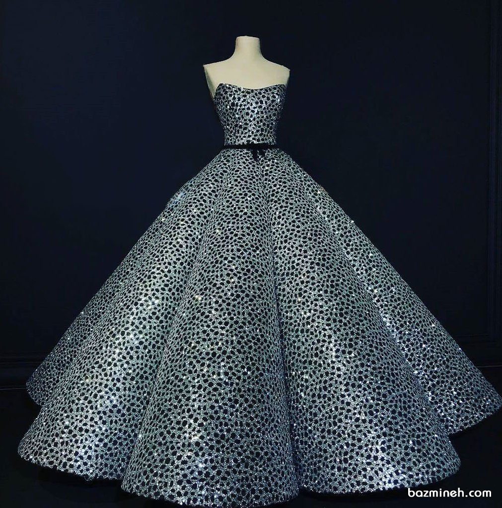 لباس نامزدی زیبا و شیک دکلته با پارچه شاینی نقره ای مشکی