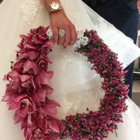 دسته گل عروس زیبا و متفاوت با گل و شکوفه های صورتی