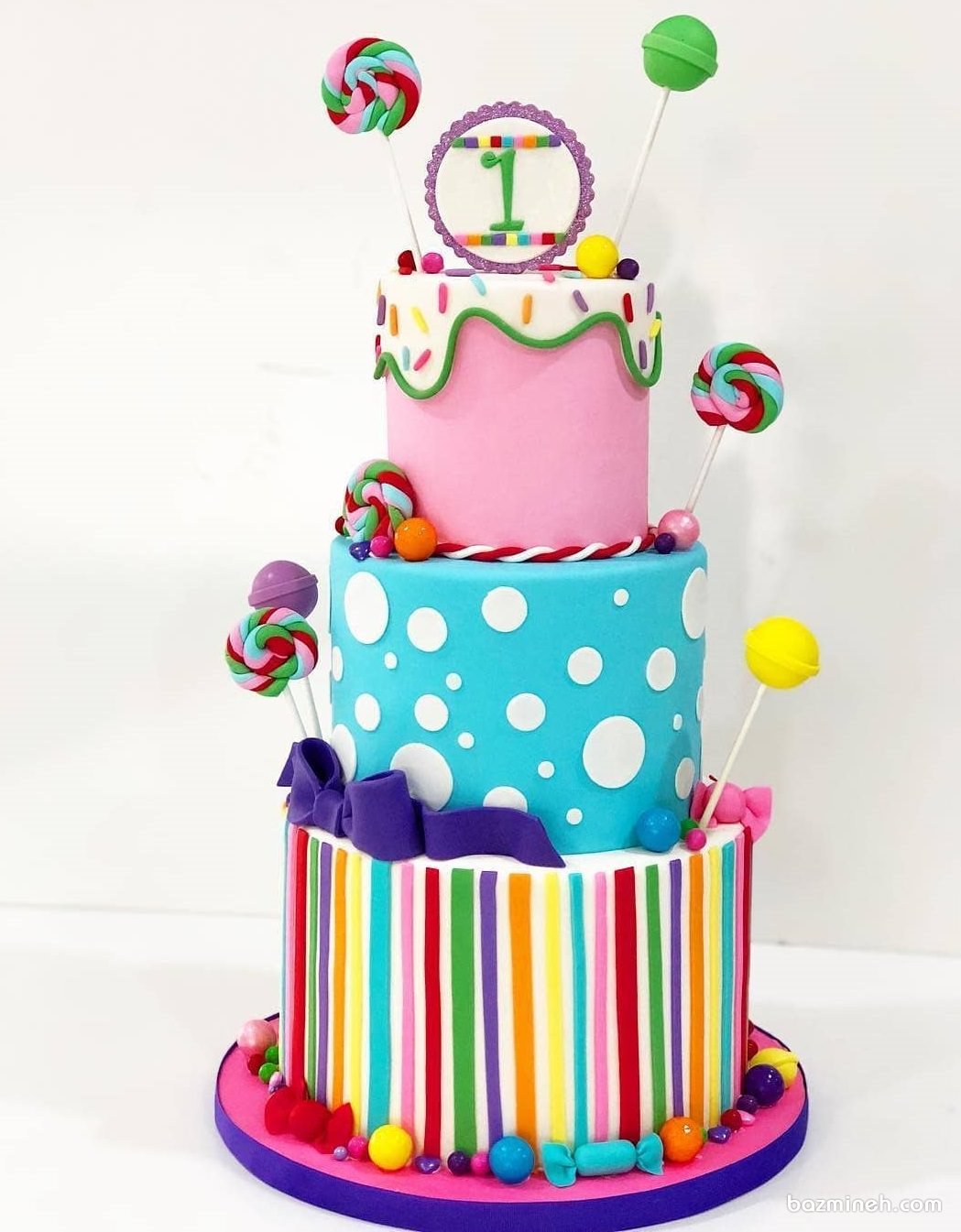 کیک فوندانت رنگی چند طبقه جشن تولد کودک با تم آبنبات و شکلات