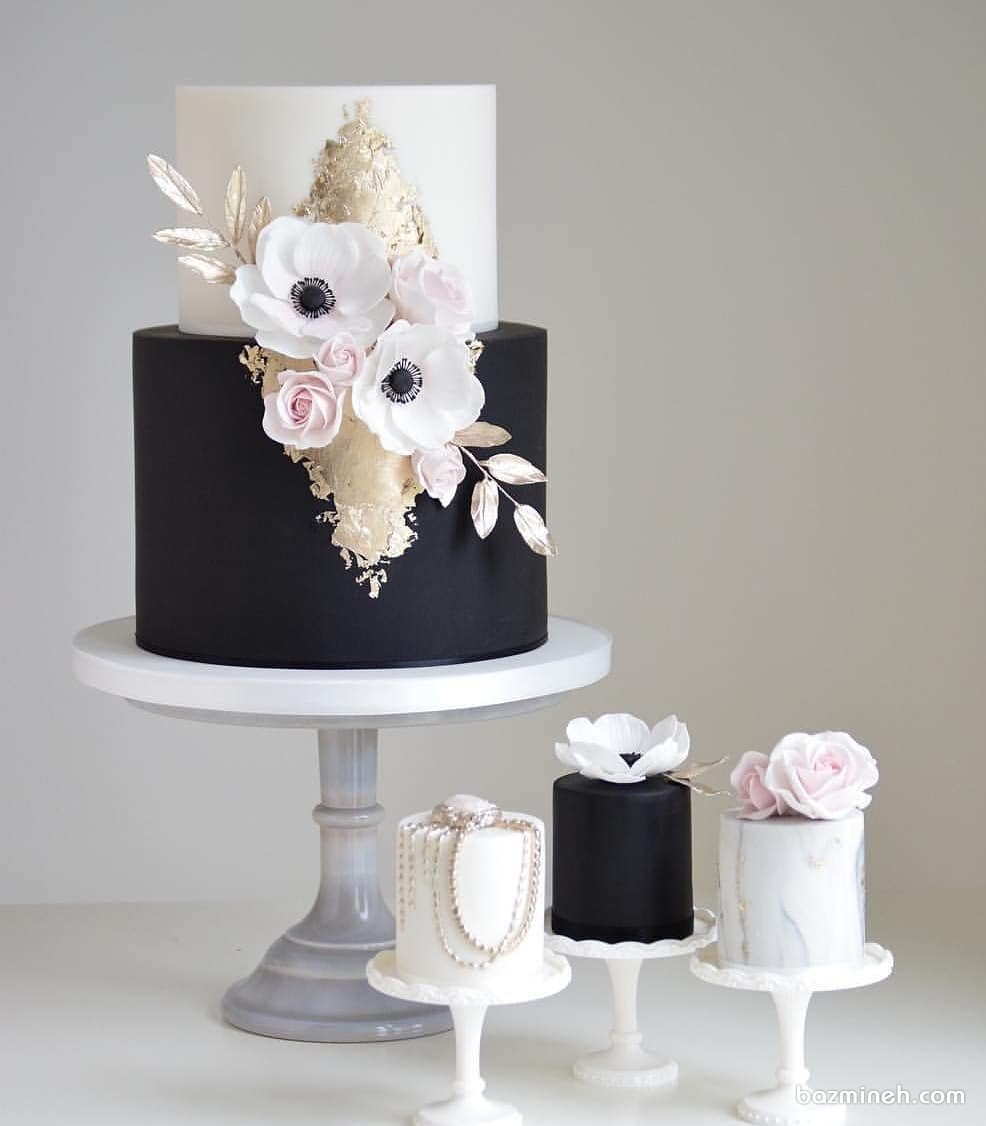 کیک و مینی کیک های جشن تولد یا سالگرد ازدواج با تم سفید مشکی و تزیین زیبای گل های فوندانت