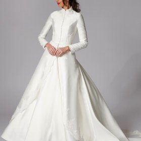 مدل لباس عروس شیک و کلاسیک پوشیده آستین دار مناسب برای عروس خانم های محجبه