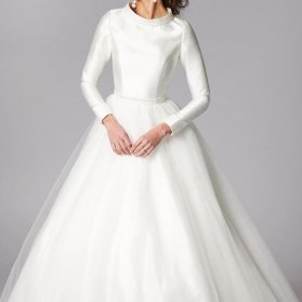 مدل بالا تنه ساده و شیک لباس عروس پوشیده آستین دار با پارچه تافته مروارید دوزی شده 