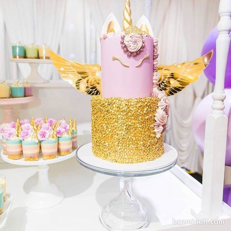 کیک دو طبقه زیبای جشن تولد دخترانه و چیز کیک های لیوانی با تم اسب تک شاخ (یونیکورن)