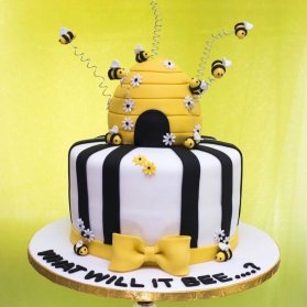 کیک فوندانت جشن تولد کودک با تم زنبور عسل و کندو