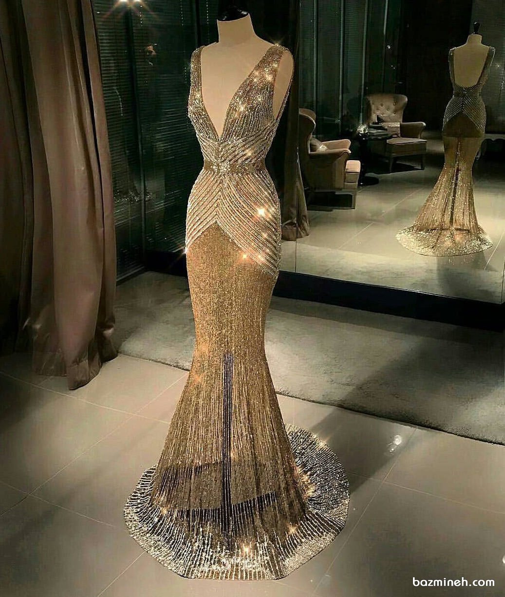 لباس مجلسی ماکسی شیک پشت باز با پارچه طلایی رنگ و دامن مدل ماهی دنباله دار  