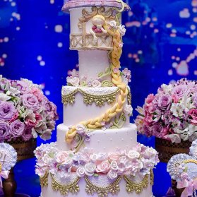 کیک چند طبقه زیبای جشن تولد دخترونه با تم راپونزل (گیسو کمند)