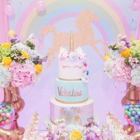 کیک سه طبقه جشن تولد دخترونه با تم یونیکورن (اسب تک شاخ)
