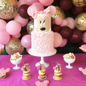 کیک و مینی کیک های جالب جشن تولد دخترونه با تم مینی موس (Minnie Mouse)