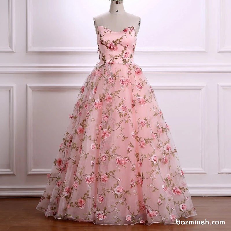 لباس مجلسی دکلته قلبی با پارچه صورتی گلدار و دامن پفی مناسب برای ساقدوش های عروس