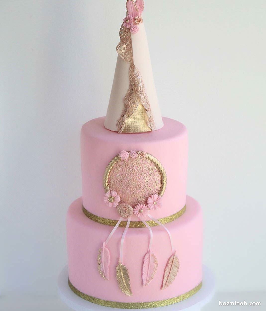 کیک زیبا و خاص جشن تولد دخترونه با تم صورتی طلایی