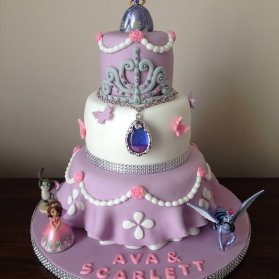 کیک چند طبقه فوندانت جشن تولد دخترونه با تم پرنسس سوفیا (Princess Sofia)