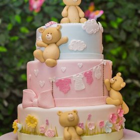 کیک فوندانت عروسکی جشن تولد دخترونه با تم خرس کوچولو