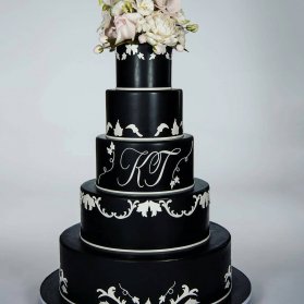 کیک چند طبقه جشن نامزدی یا عروسی با تم مشکی