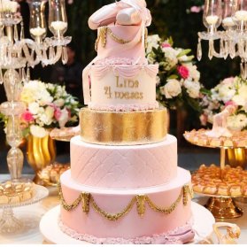 کیک چند طبقه زیبای جشن تولد دخترانه با تم بالرین صورتی طلایی