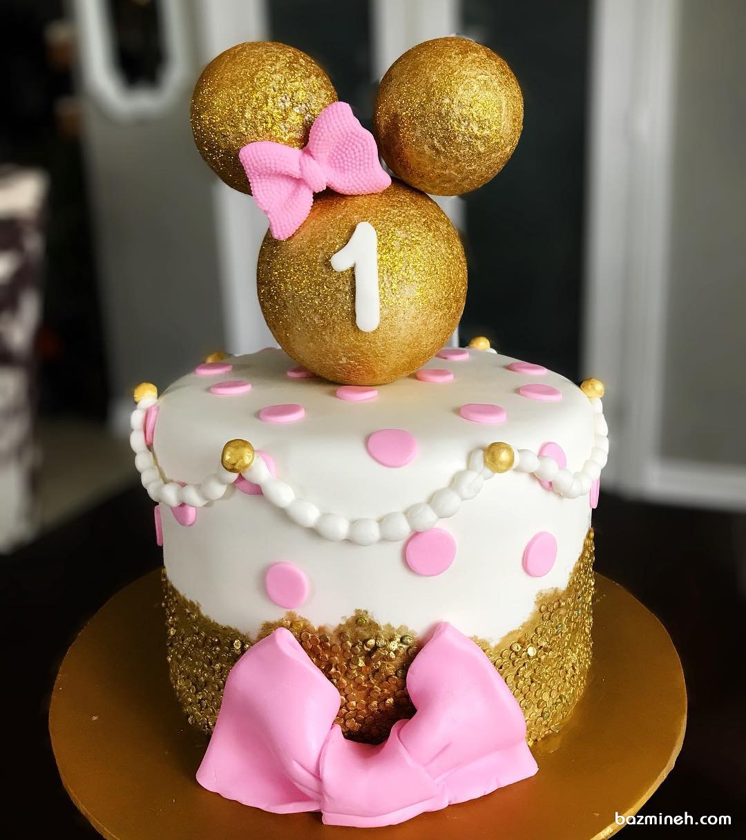 مینی کیک فوندانت جشن تولد یکسالگی دخترونه با تم مینی موس سفید صورتی طلایی 