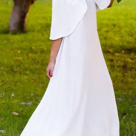 مدل پیراهن ساده و شیک بلند سفید رنگ مناسب برای عروس خانم ها در مراسم عقد محضری