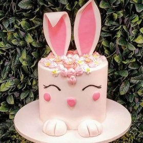 کیک فانتزی جشن تولد دخترونه با تم خرگوش صورتی