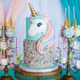کیک یونیک جشن تولد دخترونه با تم اسب تک شاخ (Unicorn)