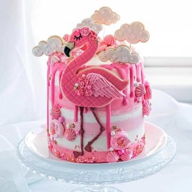 کیک فانتزی جشن تولد دخترونه با تم پرنده صورتی فلامینگو