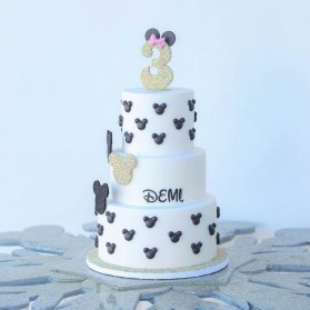 کیک سه طبقه جشن تولد دخترونه با تم مینی موس (Minnie Mouse)