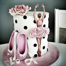 کیک یونیک جشن تولد دخترونه با تم بالرین