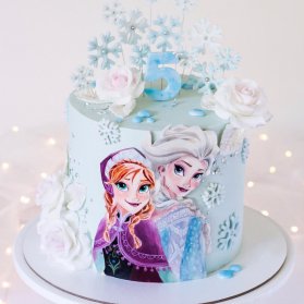 مینی کیک زیبای جشن تولد دخترونه با تم پرنسس فروزن (Frozen) 