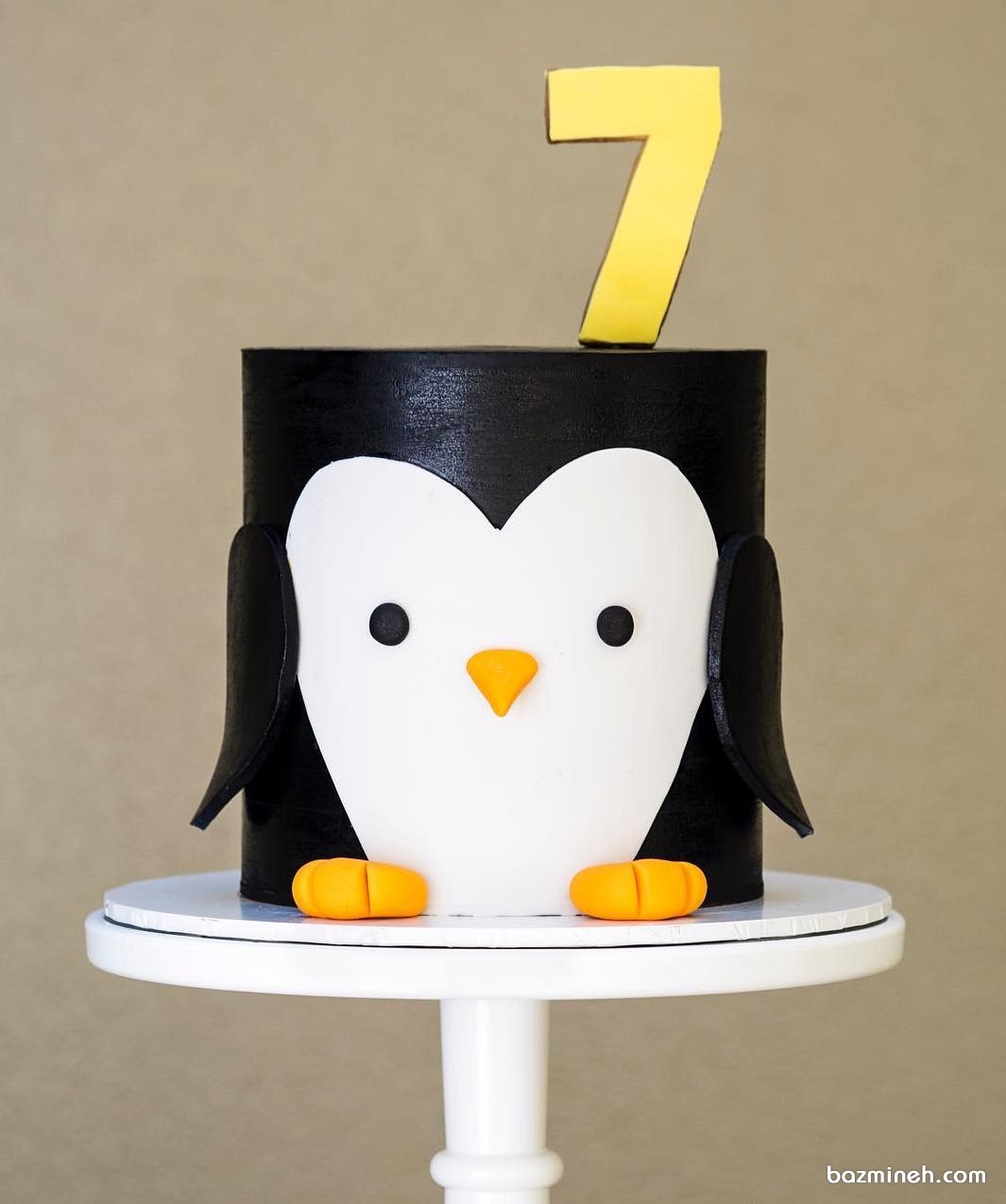 کیک فوندانت جشن تولد کودک با تم پنگوئن