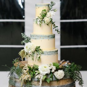 کیک چند طبقه جشن نامزدی یا عروسی با سبک وینتج