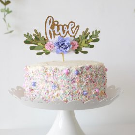 مینی کیک فانتزی جشن تولد دخترونه با تزیین ترافل های رنگی