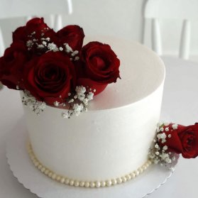 مینی کیک رمانتیک جشن تولد یا سالگرد ازدواج با دیزاین گلهای رز قرمز