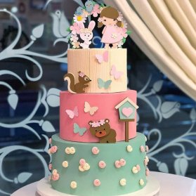 کیک سه طبقه فوندانت جشن تولد دخترونه با تم حیوانات جنگل