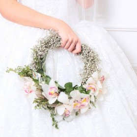 حلقه گل زیبا و متفاوت عروس مناسب برای عروس خانم‌های خاص پسند