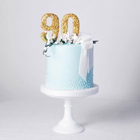 کیک زیبای جشن تولد بزرگسال با تم سفید آبی طلایی