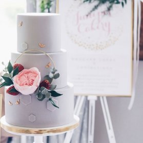 کیک چند طبقه یونیک جشن نامزدی یا سالگرد ازدواج