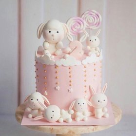 کیک فانتزی جشن تولد دو سالگی دخترونه با تم خرگوش